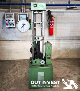 7  -  Universal testing machine - laboratory