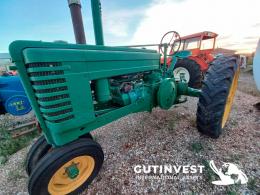 14  -  Agricultural tractor