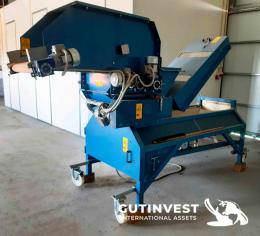 4  -  Threshing and crushing machine for herbs species