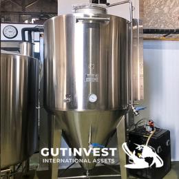 2  -  (x4) Stainless steel tanks