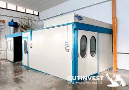 1  -  Varnishing and painting booth with humidifier