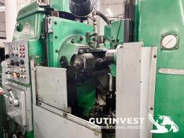 1  -  Gear hobbing machine
