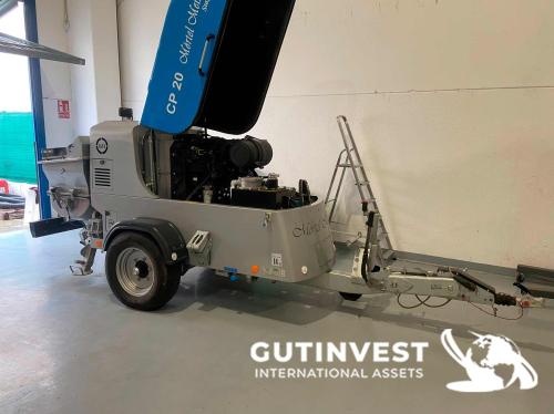 Trailer-mounted concrete pump
