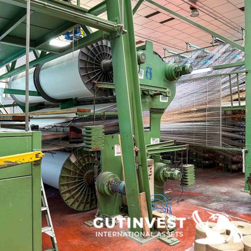 Carpet weaving machine
