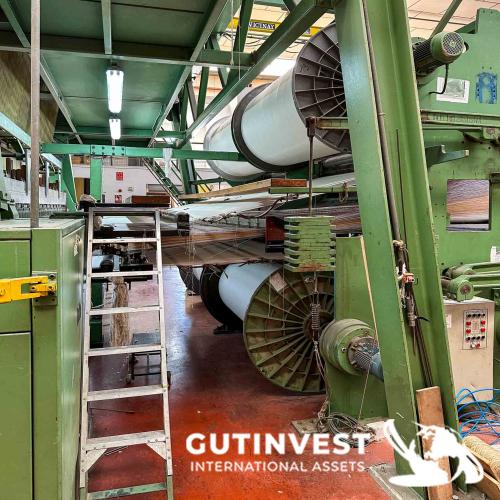 Carpet weaving machine