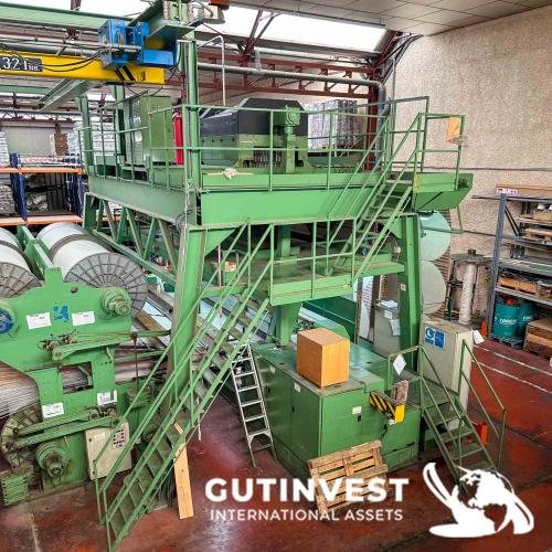Carpet weaving machine