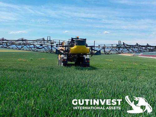 Self-propelled diesel sprayer