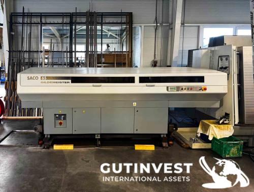 Torno CNC con alimentador de barras