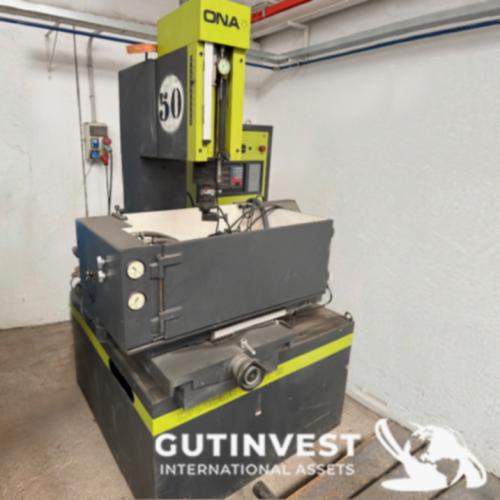 Die-sinking electrical discharge machining (EDM) machine