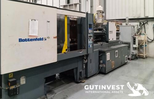 Plastic Injection Molding Machine - 270Tn