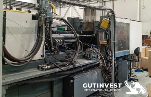 Plastic Injection Molding Machine - 270Tn