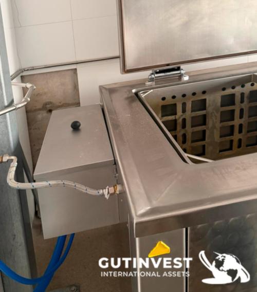 Cooking kettle with Hoist