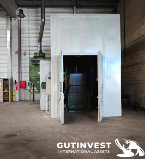 Shot blasting cabinet with extraction