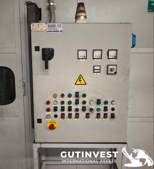 Shot blasting cabinet with extraction