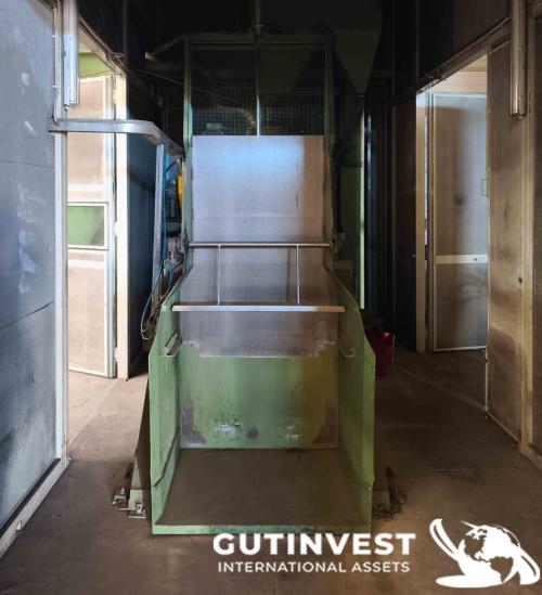 Shot blasting cabinet with extraction