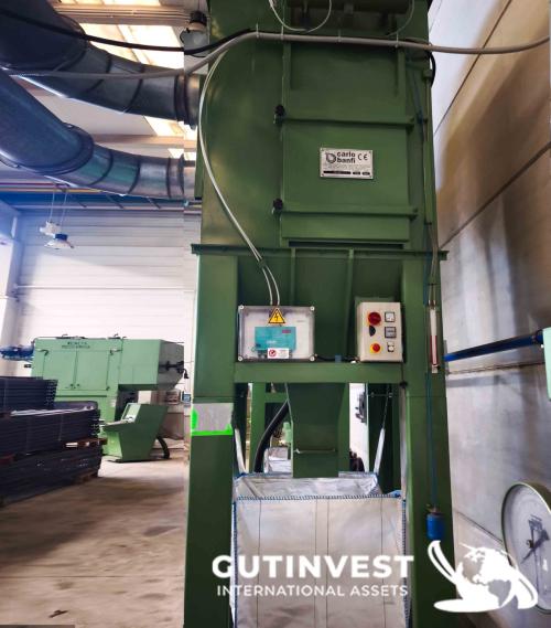 Sanding machine with dust extraction