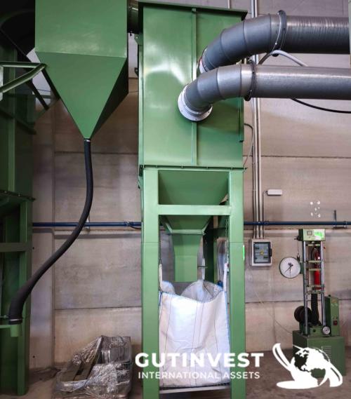 Sanding machine with dust extraction