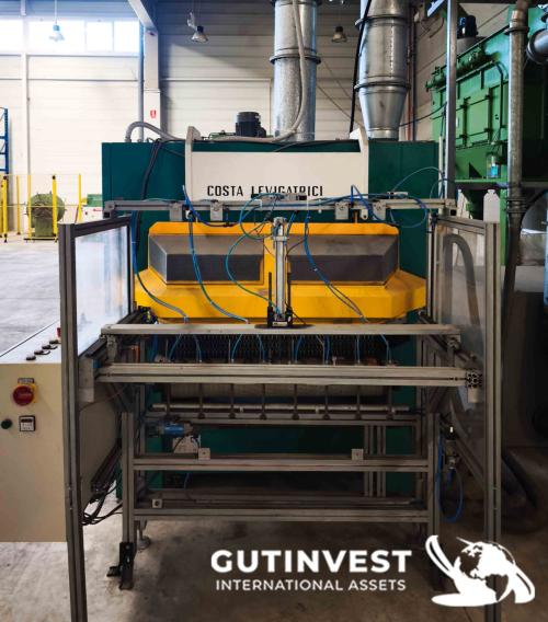 Sanding machine with dust extraction