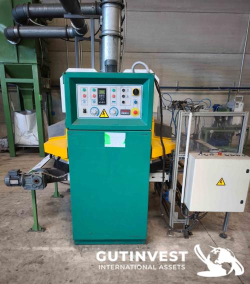 Sanding machine with dust extraction