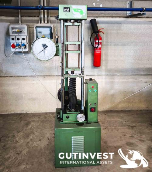 Universal testing machine - laboratory