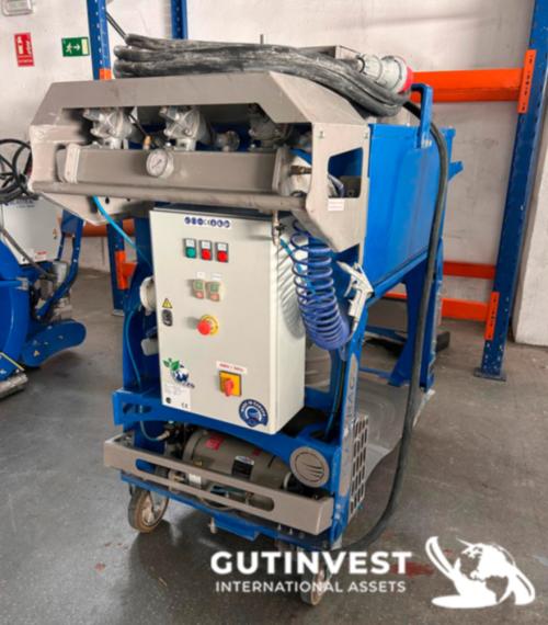 Shot blasting machine for surfaces with dust extraction
