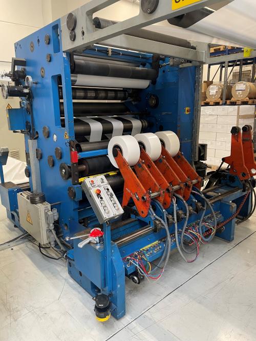 Industrial slitting and rewinding machine for flexible roll