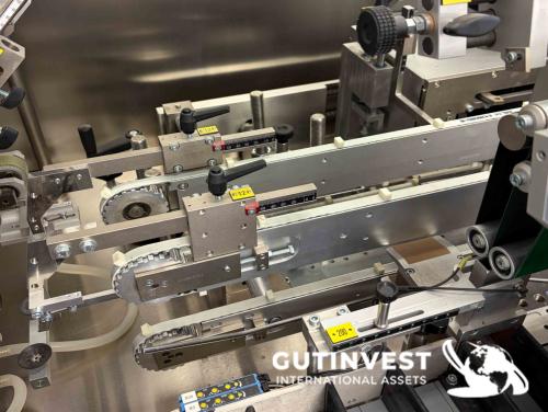 Cartoning machine for cosmetic and pharmaceutical products