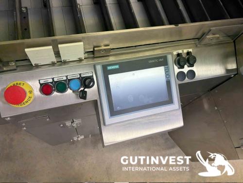 Cartoning machine for cosmetic and pharmaceutical products