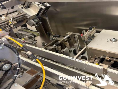 Cartoning machine for cosmetic and pharmaceutical products