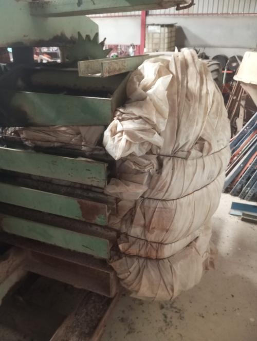 Compactor bale press (cardboard, plastic, etc.)