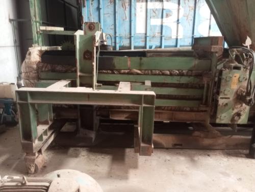 Compactor bale press (cardboard, plastic, etc.)
