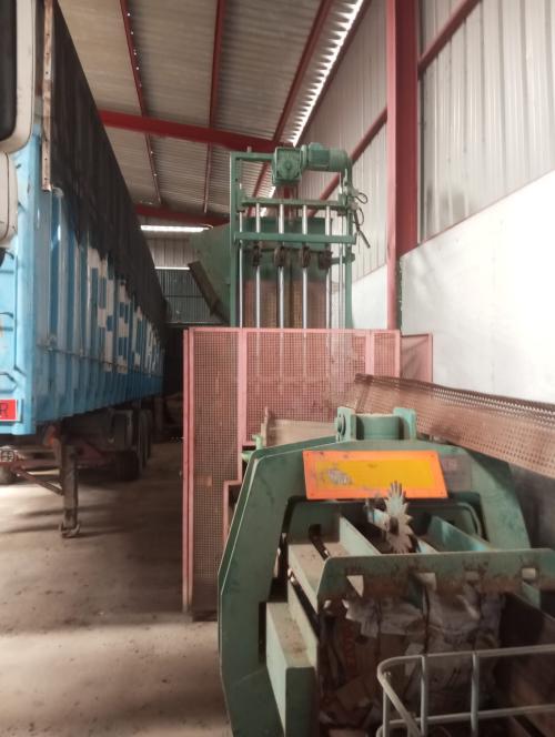 Compactor bale press (cardboard, plastic, etc.)