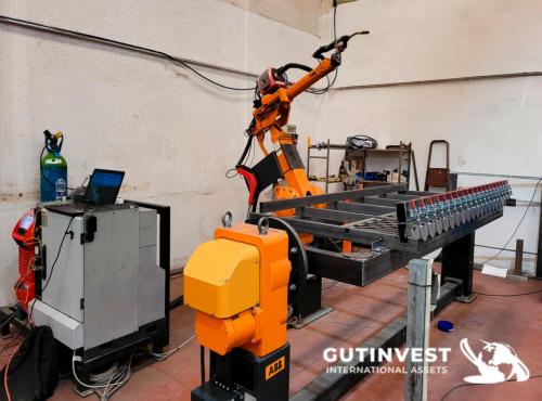 Robot de soldadura con mesa volteadora