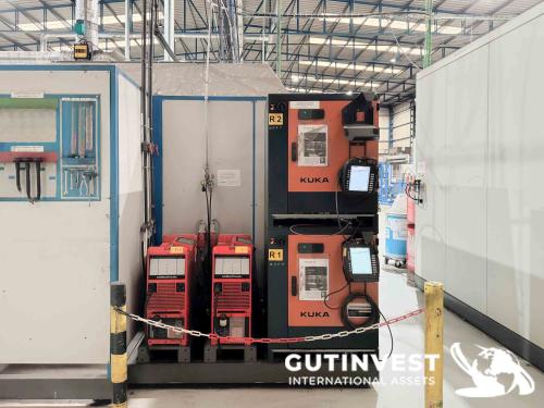 Two-robot arc welding cell unit