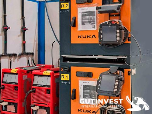 Two-robot arc welding cell unit