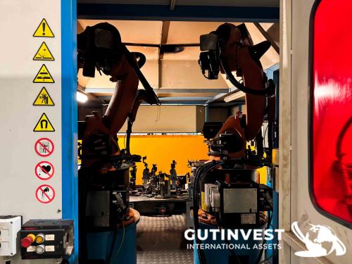 Two-robot arc welding cell unit