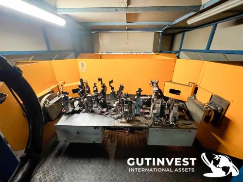 Two-robot arc welding cell unit