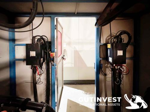 Two-robot arc welding cell unit
