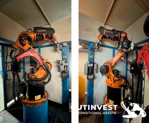 Robotic arc welding cell with two robots