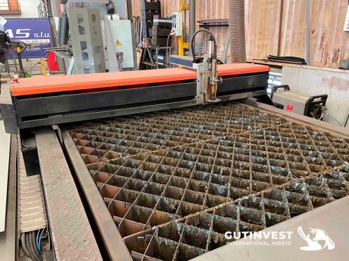 Plasma cutting machine