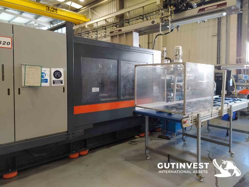 Plastic injection molding machine - 800Tn