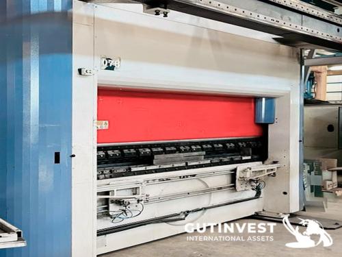 CNC press brake - 8 axes - with robot
