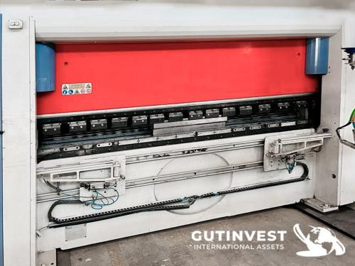 CNC press brake - 8 axes - with robot