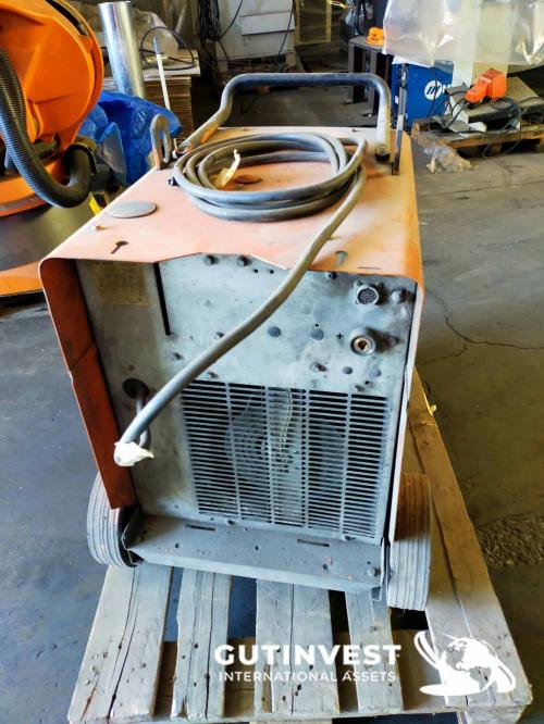 Welding robot with track and turning table - 7m