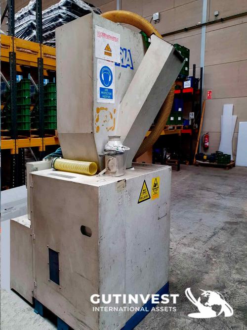 Horizontal cutting granulator
