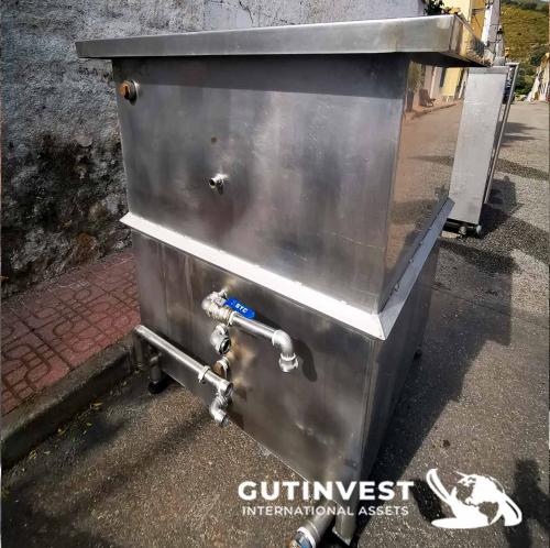 Stainless steel container with combustion chamber - coil