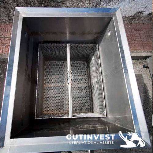 Stainless steel container with combustion chamber - coil