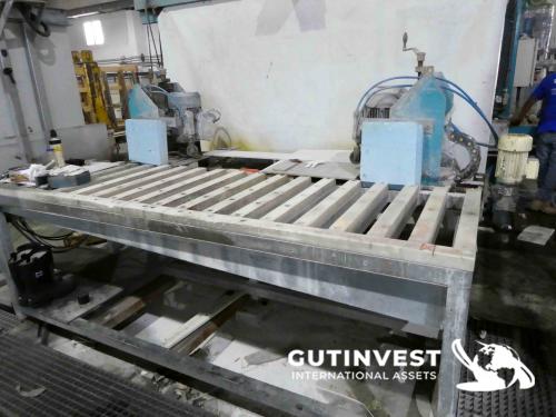 Mobile groover machine