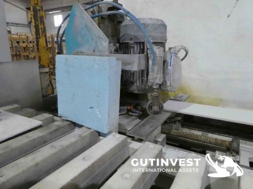 Mobile groover machine