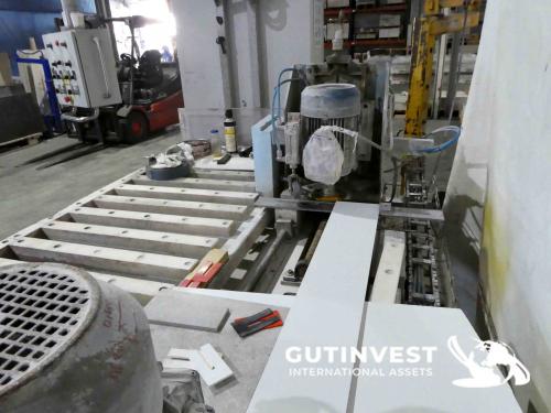 Mobile groover machine